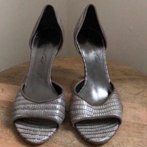 Worn grey open till sandals